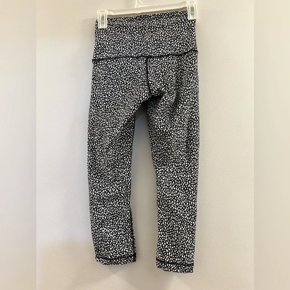 Lululemon Wunder Under Crop (Hi-Rise): Miss Mosaic e1.